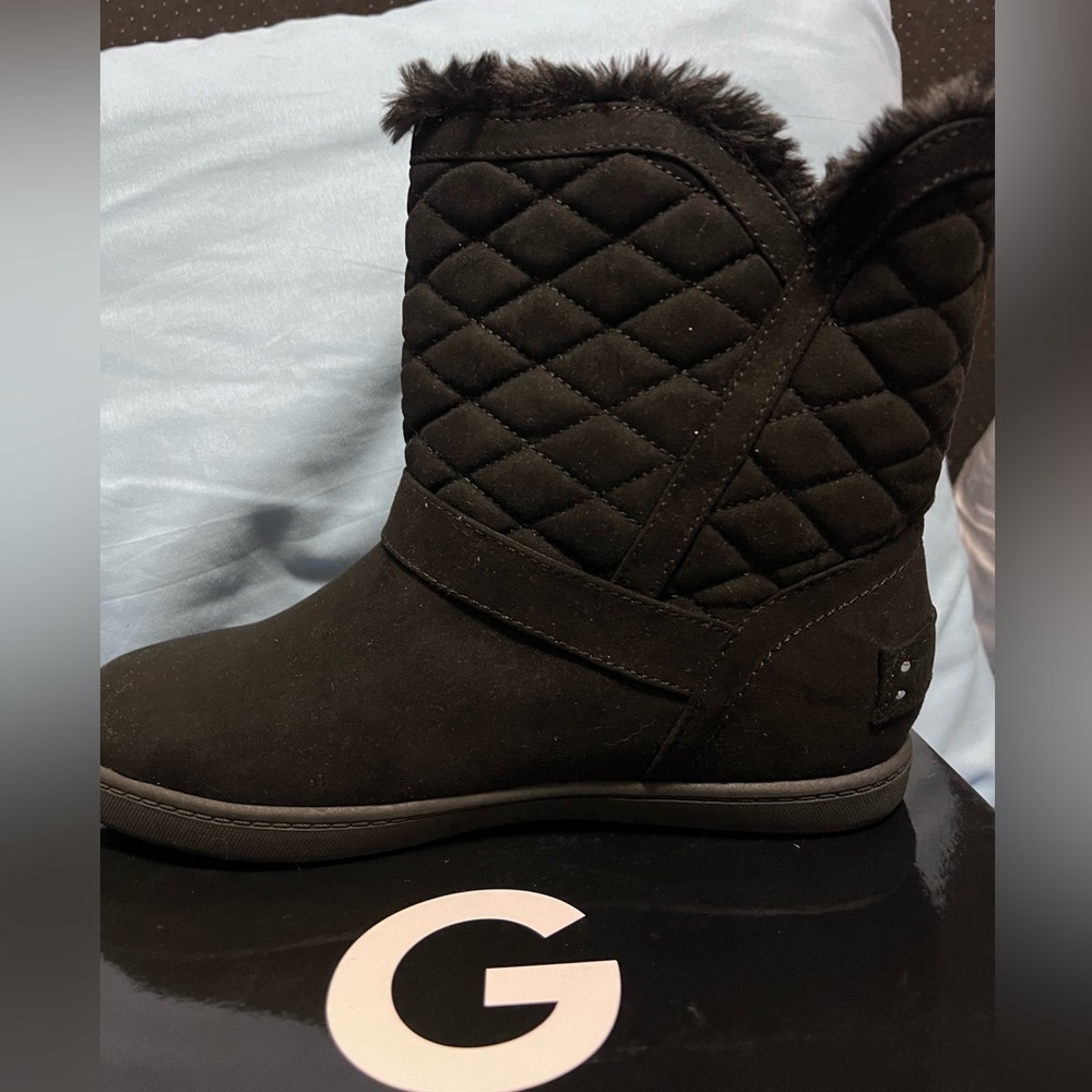 Guess - Picture 2 of 3